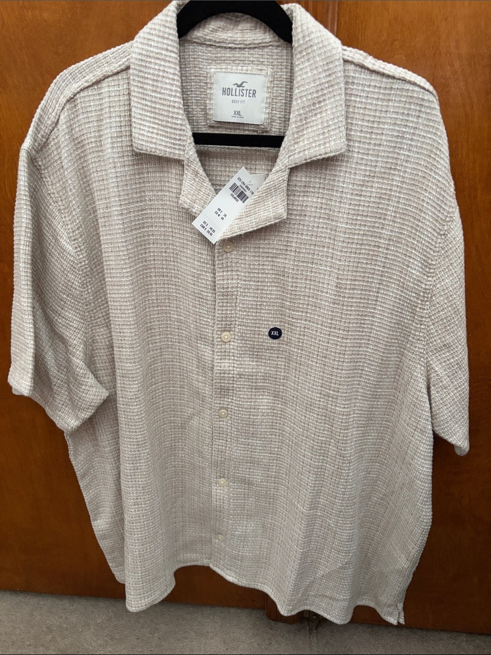 Hollister Men's Short-Sleeve Waffled Button-Down Shirt in Light Tan